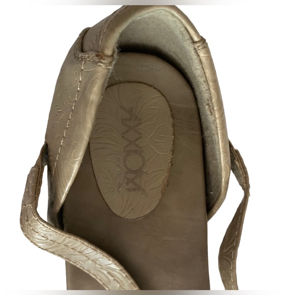 AXXIOM Tan Floral Pattern Arch Support Mary Jane Straps Womans Comfortable Shoes - Picture 13 of 14